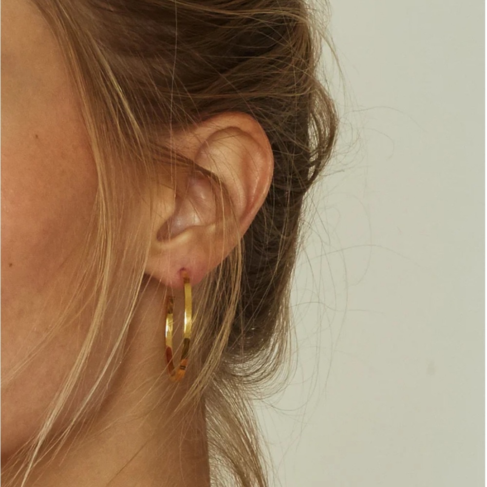 Bagatiba Gold Simple Hoop Earrings